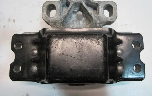 Volkswagen PASSAT CC Engine mount bracket 3C0199555R