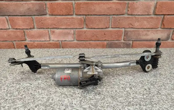 BMW X5 E70 Front wiper linkage and motor 7200535