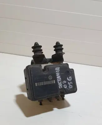 Skoda Octavia Mk2 (1Z) ABS Pump 1K0907379P 00009496E5 10097003153