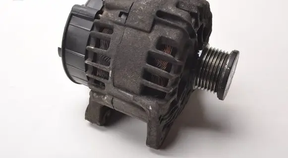 Opel Vivaro Generator/alternator 8200404459G