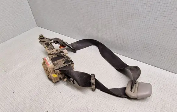 Subaru Legacy Front seatbelt