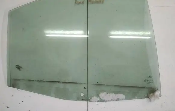 Ford Mondeo Mk III Rear door window glass AS2
