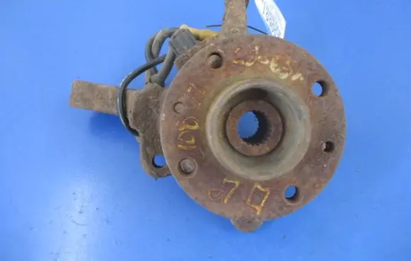 Renault Clio II Front wheel hub spindle knuckle