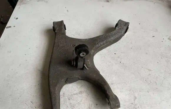 Rear upper control arm/wishbone