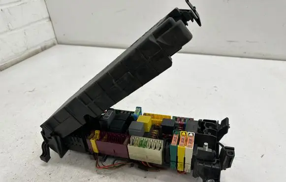 Mercedes-Benz A W176 Fuse module
