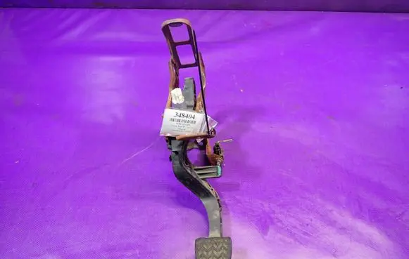 Toyota Yaris Clutch pedal 