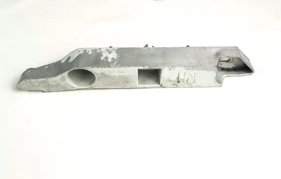Ford Focus Front bumper mounting bracket 8m5117d958ad