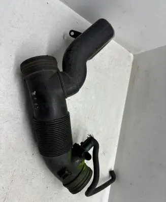 Air intake hose/pipe