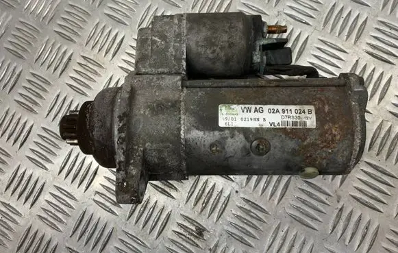 Renault Megane II Starter motor 8200331251 D7R49 0825B