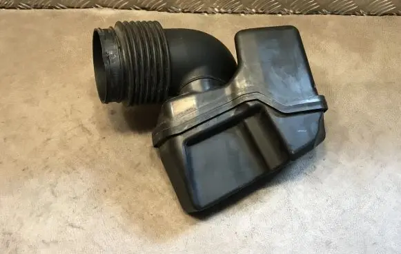 BMW Z4 E89 Air intake duct part 7582910