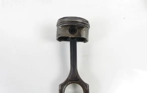 KIA Ceed Piston with connecting rod