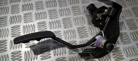 Toyota Avensis T250 Accelerator throttle pedal