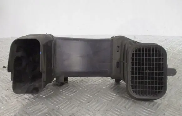 BMW 2 Active Tourer U06 Intercooler air channel guide 7597584