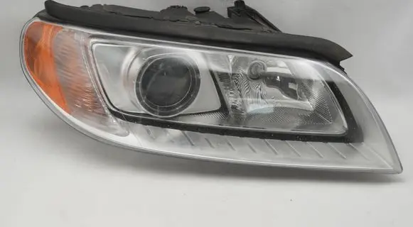 Volvo V70 Headlight/headlamp 31214348