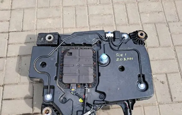 Peugeot 508 AdBlue liquid reservoir 9807394780