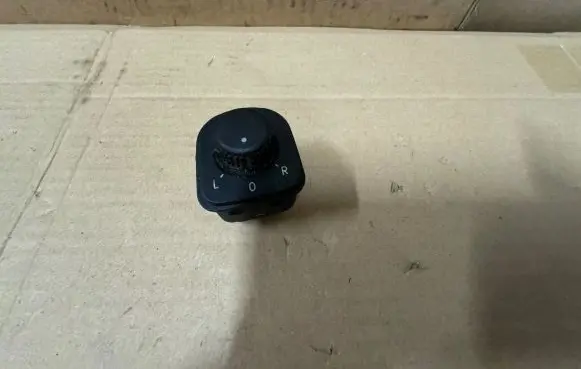 Wing mirror switch