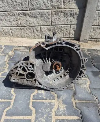 Opel Corsa D Manual 5 speed gearbox 55355489