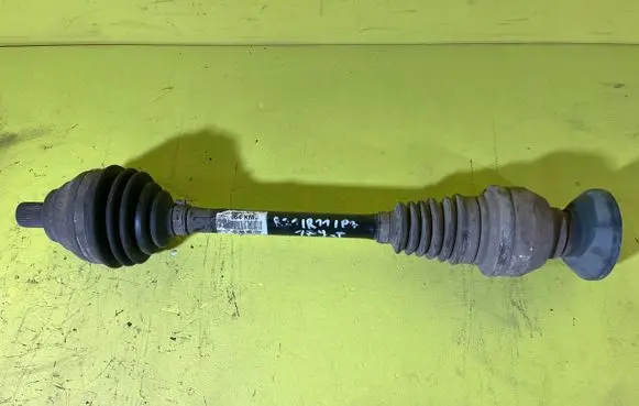 Volkswagen Tiguan Other engine bay part RZ1R11P7