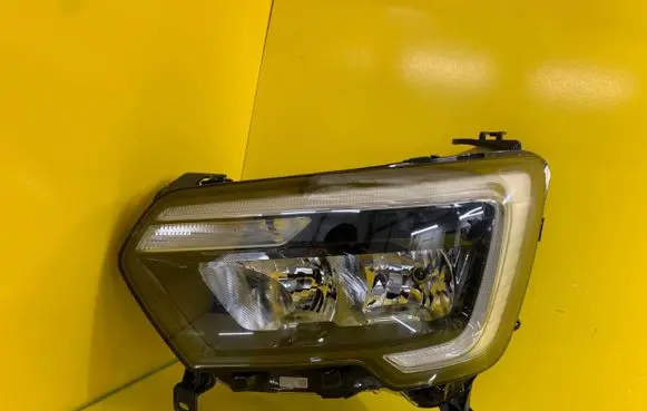 Renault Master III Headlight/headlamp 260607867R
