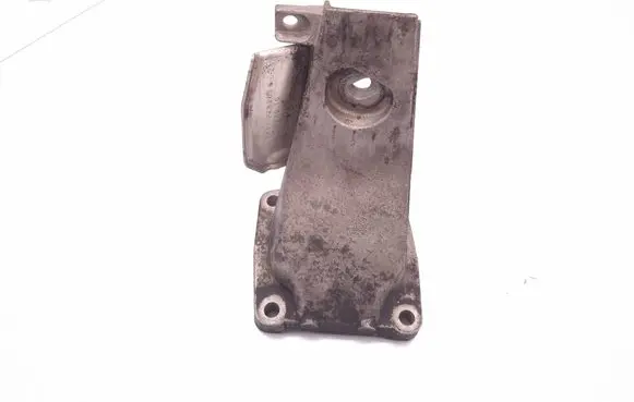 Engine mounting bracket