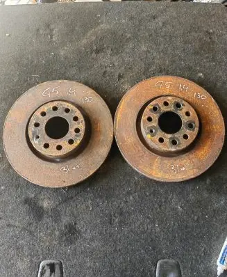 Volkswagen Golf V Front brake disc