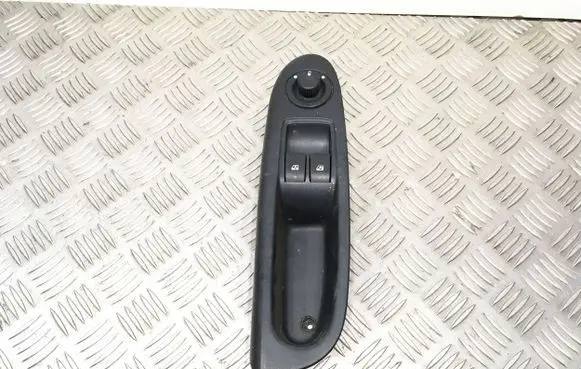 Renault Clio II Electric window control switch 8200084012