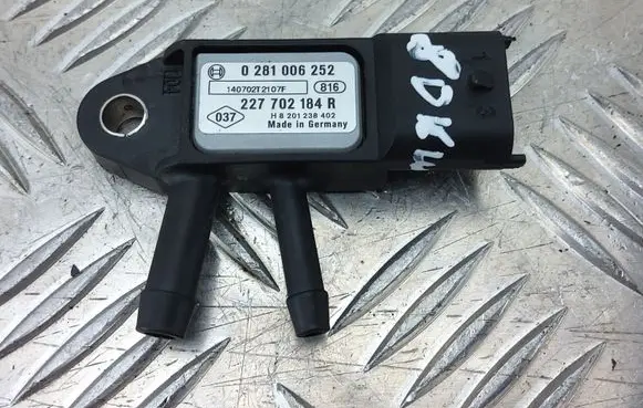 Mercedes-Benz A W176 Exhaust gas pressure sensor 227702184R 0281006252