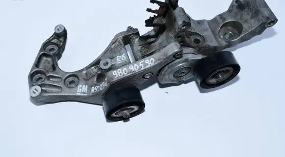 Opel Astra J Generator/alternator bracket 98090590
