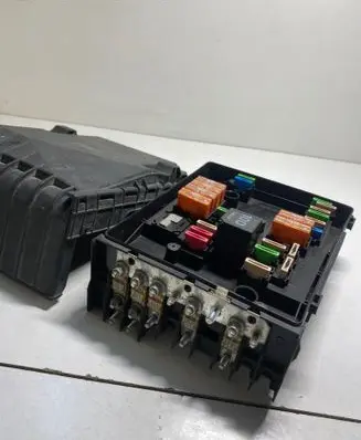 Volkswagen Golf V Fuse module 1K0937125 017183071