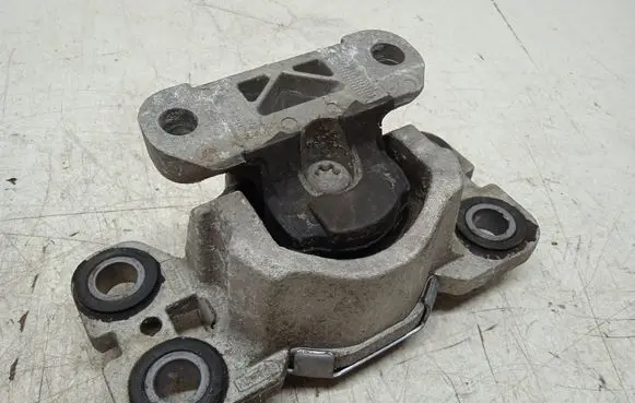 Volvo S60 Engine mount bracket 3131687502
