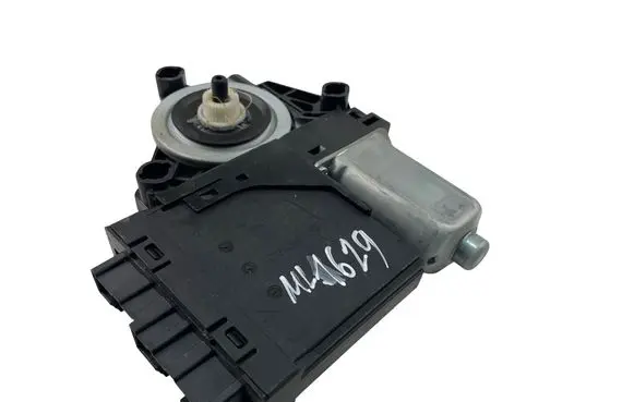 Volvo XC90 Front door window regulator motor 31674755