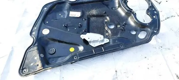 Volkswagen PASSAT B6 Front door electric window regulator 3C1837756F