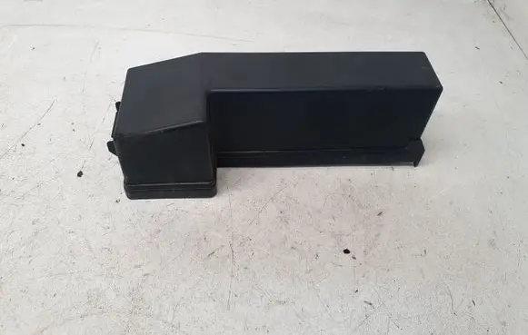 Lexus IS 220D-250-350 Fuse box cover 8266253060