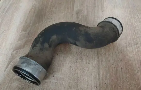Volkswagen Touran I Engine coolant pipe/hose