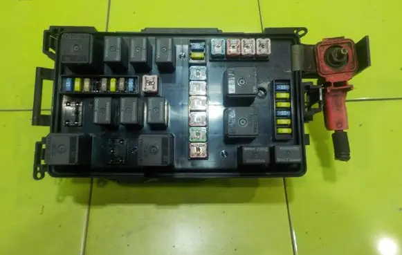 Chrysler 300 - 300C Fuse box set 16238AC BEZPIECZNIKOW