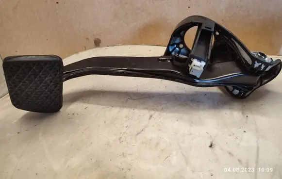 Mercedes-Benz C W204 Brake pedal A2042902001