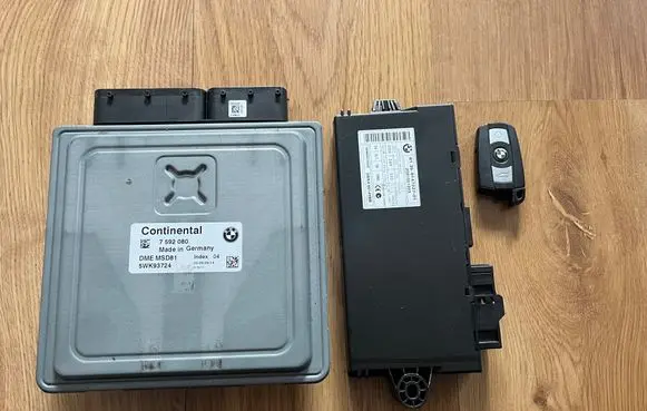 BMW 3 E92 E93 Engine control unit/module 7592080 DMEMSD81 5WK93724