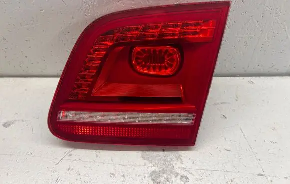 Volkswagen Phaeton Tailgate rear/tail lights 3D0945094D 3D0945094 35065