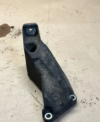 Volkswagen PASSAT B5 Engine mounting bracket 8D0199307P
