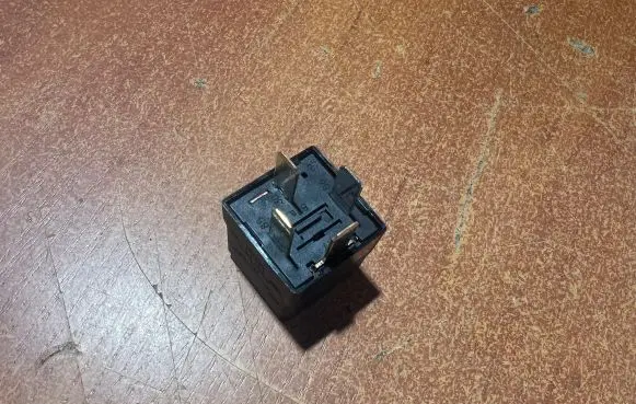 Opel Zafira B Other relay 13171831 4RA00779105