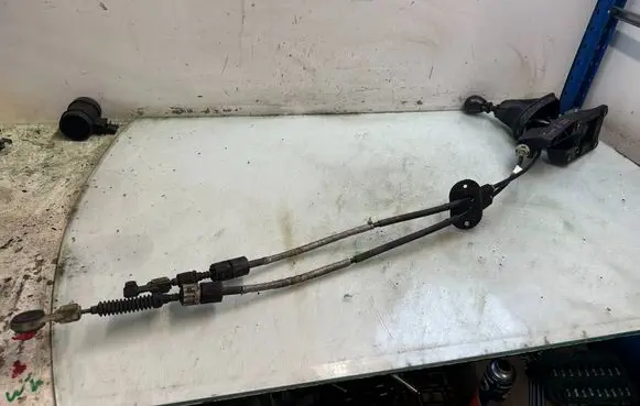 Ford Focus Gear shifter/selector 604047110
