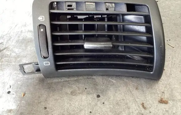 Peugeot 407 Dash center air vent grill 9644589377 A1010005