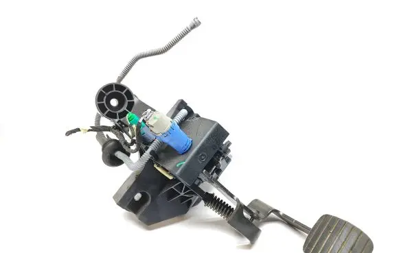Renault Trafic III (X82) Clutch pedal 465033911R 81007095 93459472