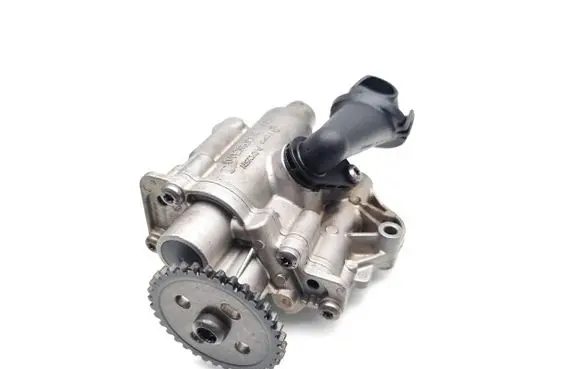 Volkswagen Golf Cross Oil pump 04E115109S 04E115121B