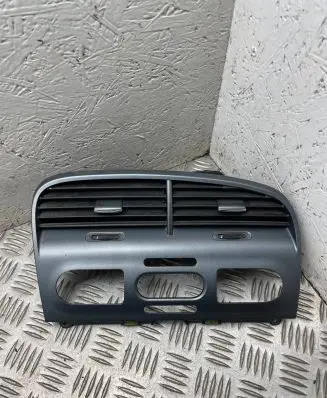 Seat Altea XL Dash center air vent grill 5p1819110j