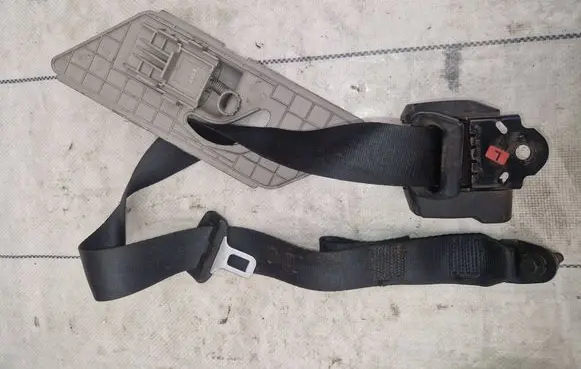 Opel Frontera B Rear seatbelt 97142324