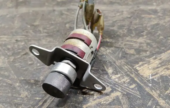 Rolls-Royce Silver Shadow Sound control switch 