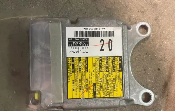 Lexus CT 200H Airbag control unit/module 8917076030