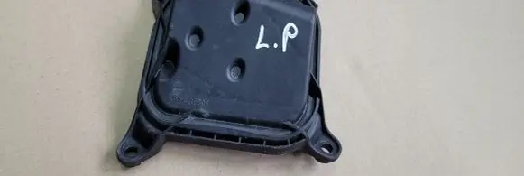 Headlight/headlamp dust cover