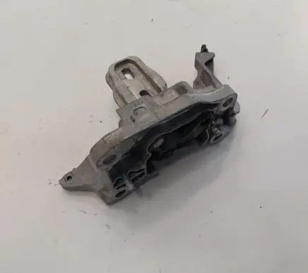 Peugeot 208 Engine mount bracket 9824312980